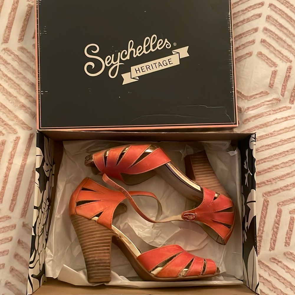 Seychelles - “On The Floor” Melon (Coral)  leather heels size 9.5